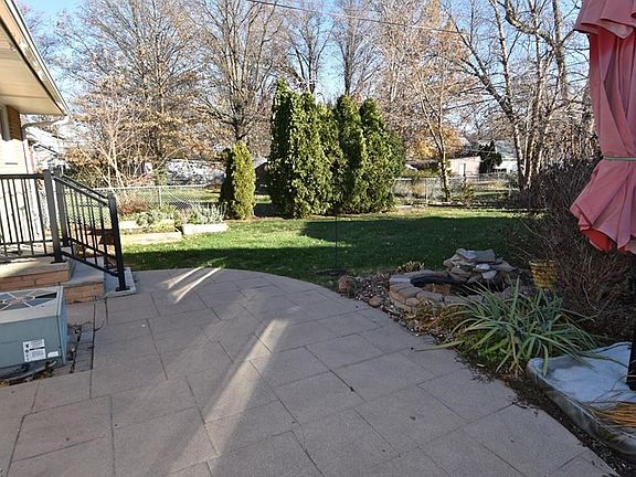 4th image of 379 Parkside Dr