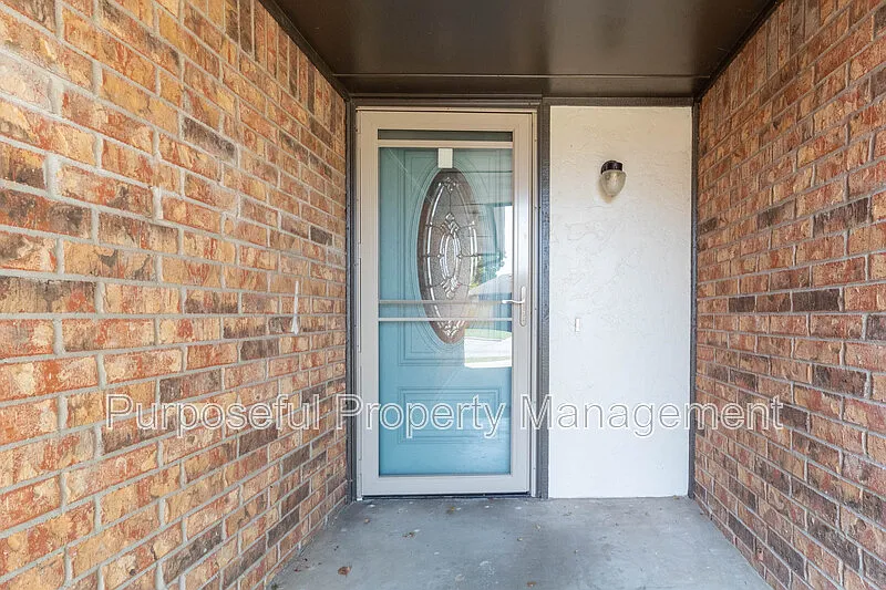 3 bed, 2.0 bath, 1292 sqft, $1,600 — Photo 3