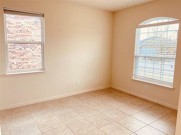 4th image of 1612 Blackburn Way