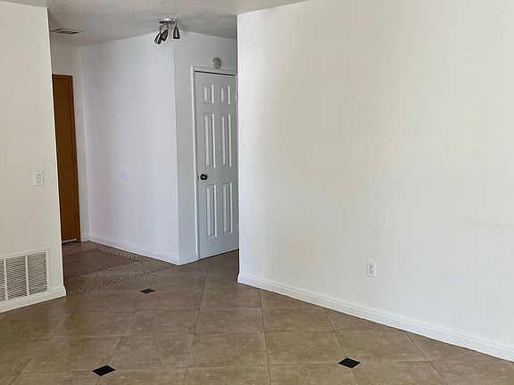 4th image of 1626 N Kirby Ct