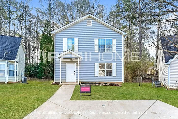 3 bed, 2.5 bath, 1296 sqft, $1,565 — Photo 1