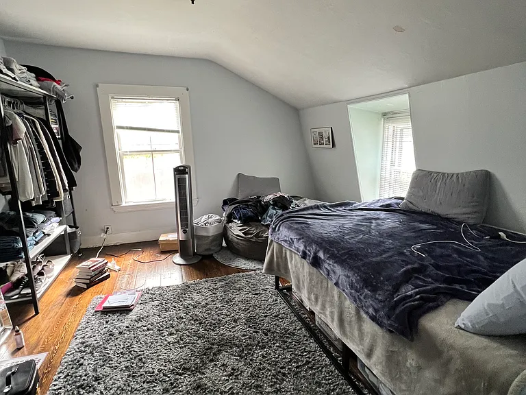 40 Hillside St — Photo 67