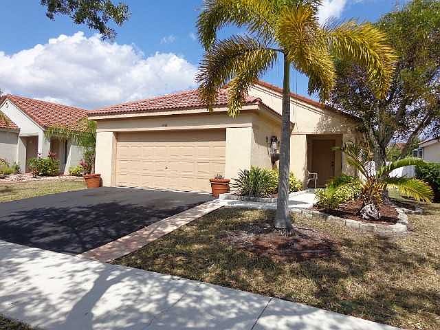 1st image of Mira Vista Cr