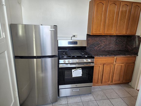 3rd image of 1920 Pine St #8