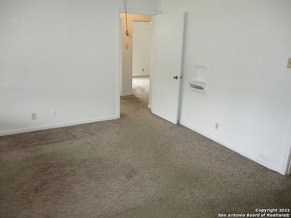 4th image of 114 Pilgrim Dr