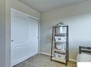 9156 Hanover St, Omaha, NE 68122