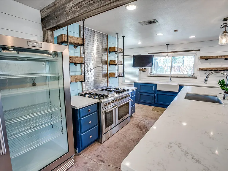 8503 Manhattan Dr — Photo 20