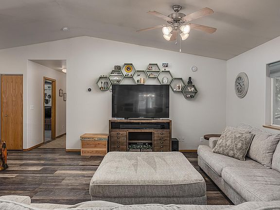 5th image of 3705 Helensdale Ave