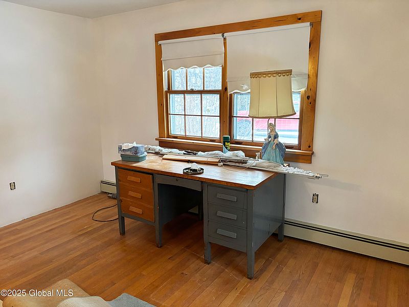 5th image of 1590 Garfield Road