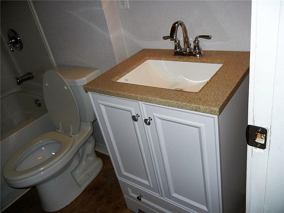 5th image of 3275 S Llewellyn Ave
