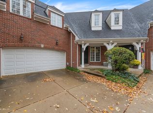 116 E Knighton Pl, Elmhurst, IL 60126