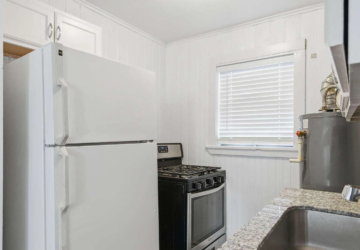 2 bed, 1.0 bath, 611 sqft, $850 — Photo 2