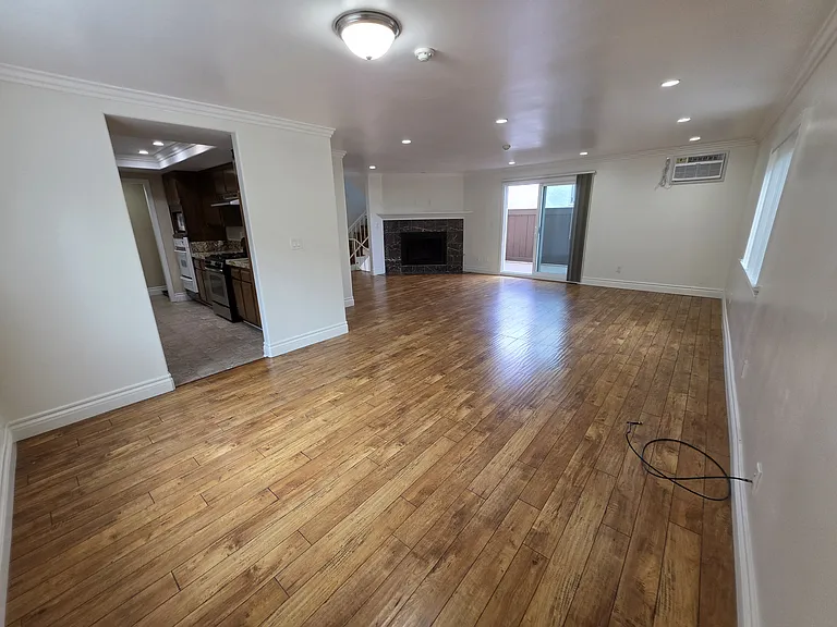 2516 Graham Ave #4 — Photo 10