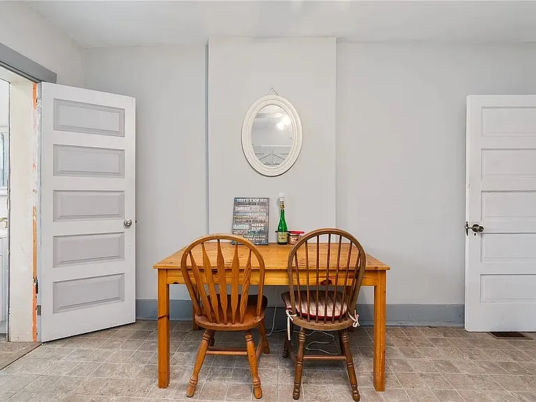 432 Antisbury St — Photo 6