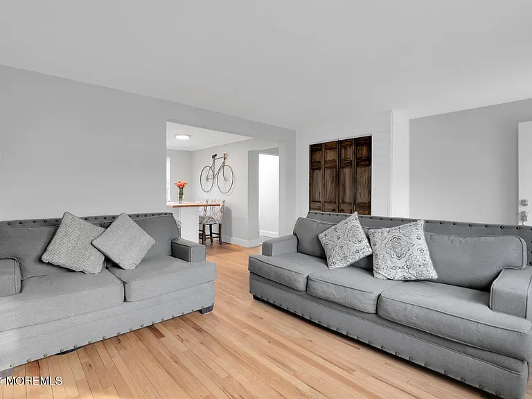 155 Manor Dr — Photo 4