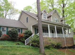 1620 Strawberry Ln, Johnson City, TN 37604