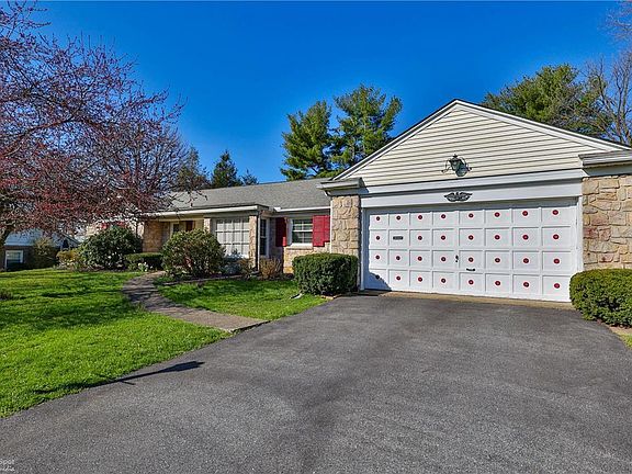 2nd image of 2720 Woodlawn Ave