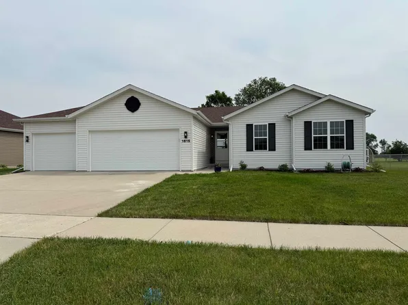 1615 Prairie Knoll Dr, Janesville, WI 53546