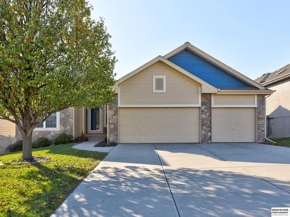 9908 Olive St, La Vista, NE 68128