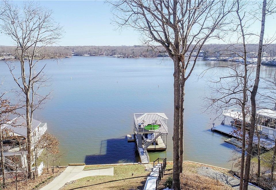 1st image of 193 White Oak Dr
