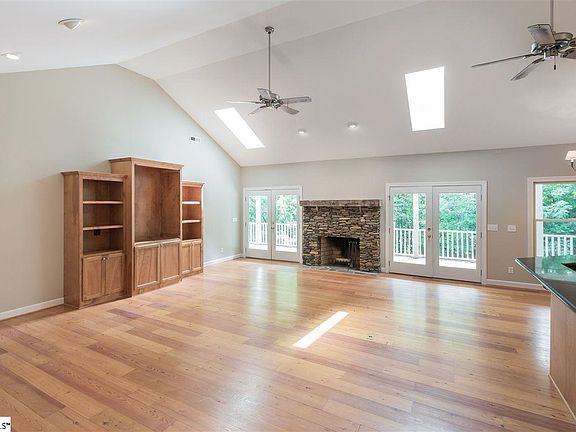 5th image of 4 Christina Ln