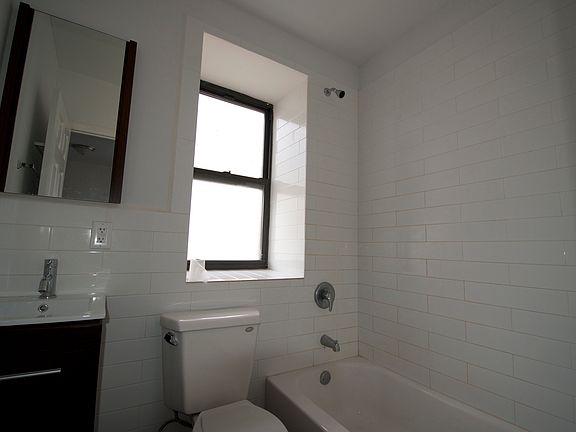 5th image of 879 Dekalb Ave APT 5