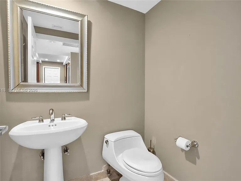 1819 SE 17th St #902 — Photo 15