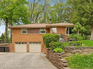 7950 W Allerton Ave, Greenfield, WI 53220