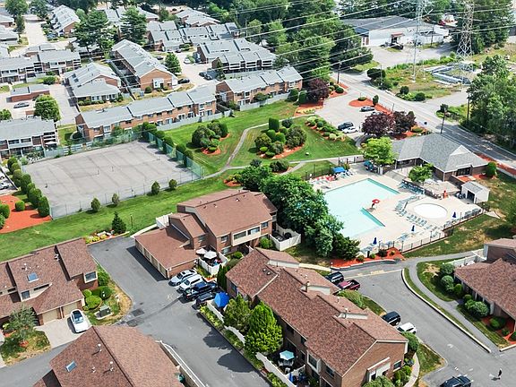 5th image of 14 Greenbrook Dr