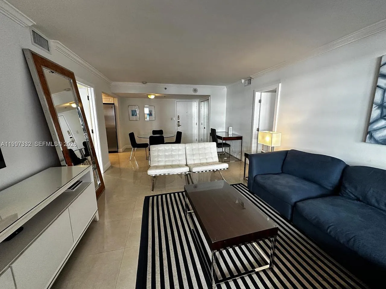 The Alexander Condo — Photo 3