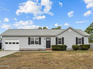 202 Mesquite Dr, Hubert, NC 28539