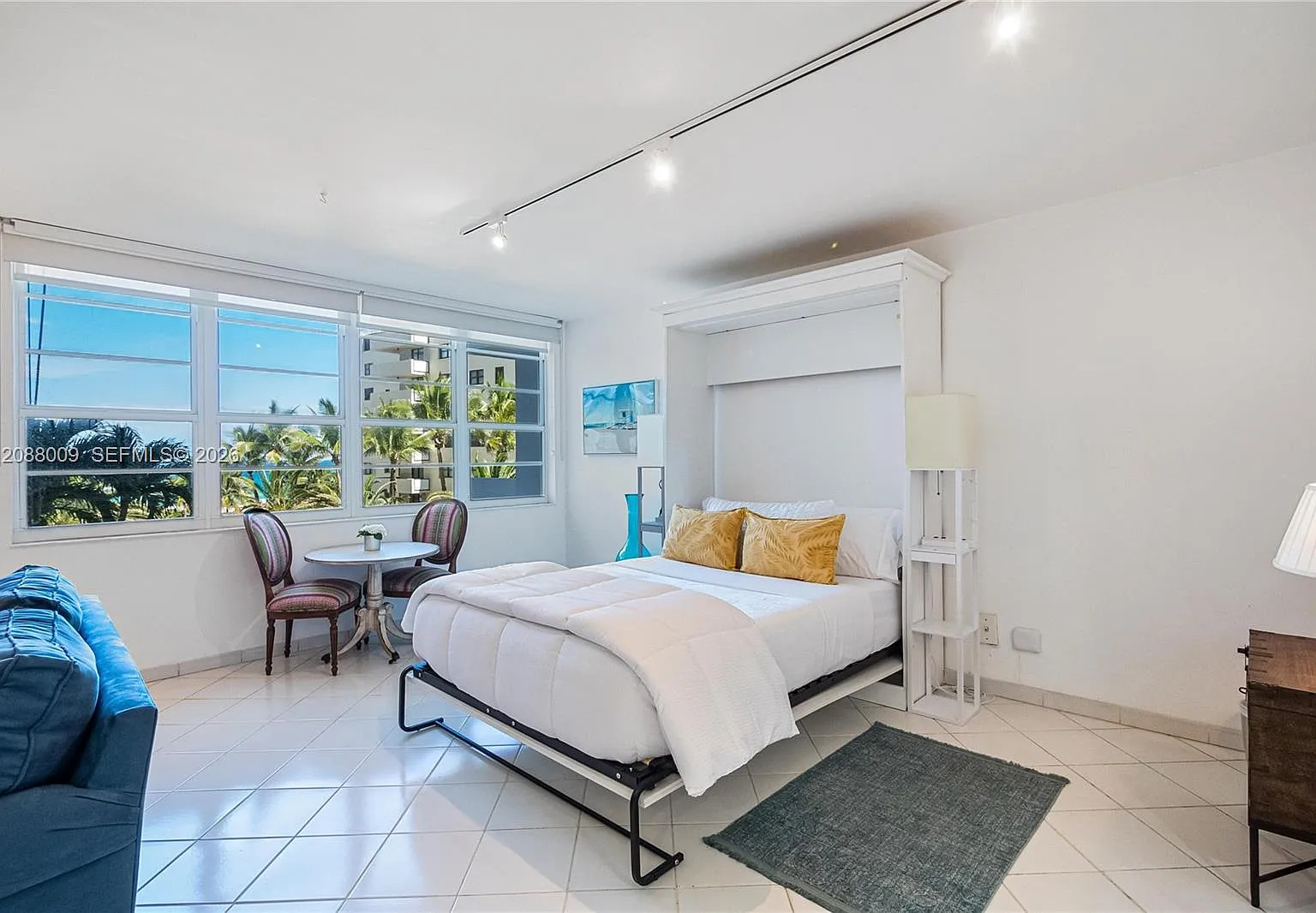 The Decoplage Condo — Photo 3