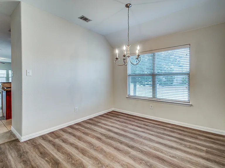2100 Willow Creek Dr — Photo 25