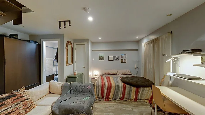 Rented by Nooklyn NYC LLC | media 4