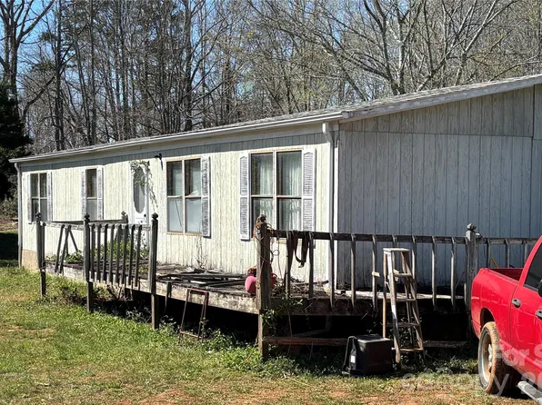 2307 Pathfinder St, Newton, NC 28658