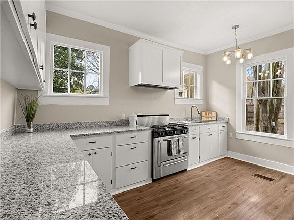 5th image of 140 Pavie St
