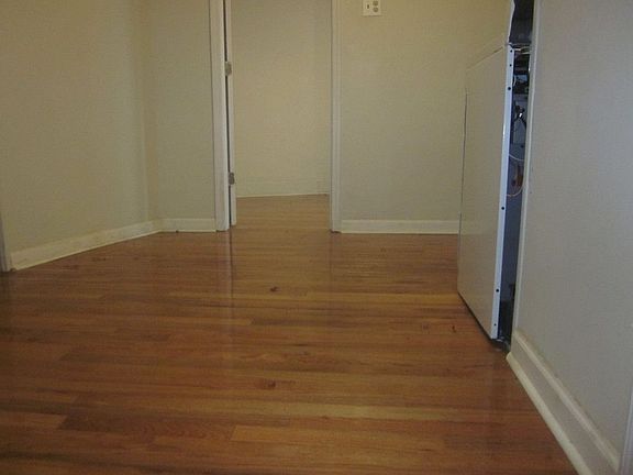 3rd image of 329 Bedford Ave #1RA