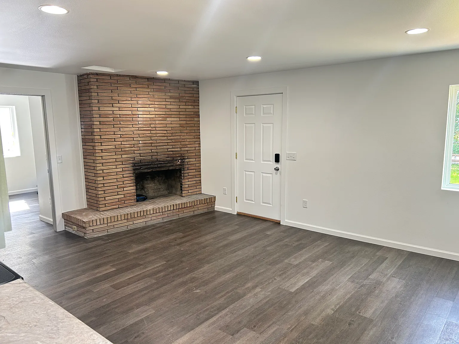 3 bed, 1200 sqft, $1,850 — Photo 2