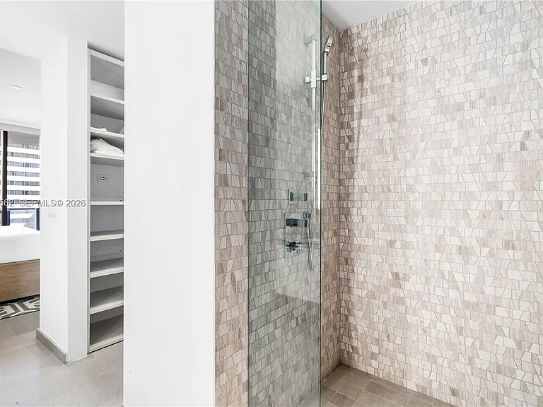 88 SW 7th St #1006 — Photo 17