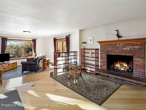 5th image of 605 W 9th Pl