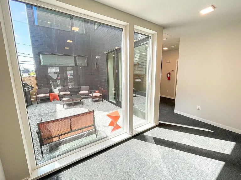 University Flats Apartments — Photo 14