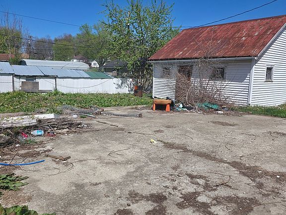 3rd image of 424 N Main St