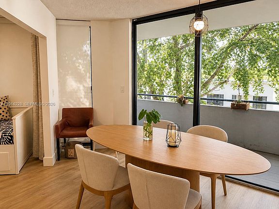 3rd image of 21075 NE 34th Ave APT 303-2
