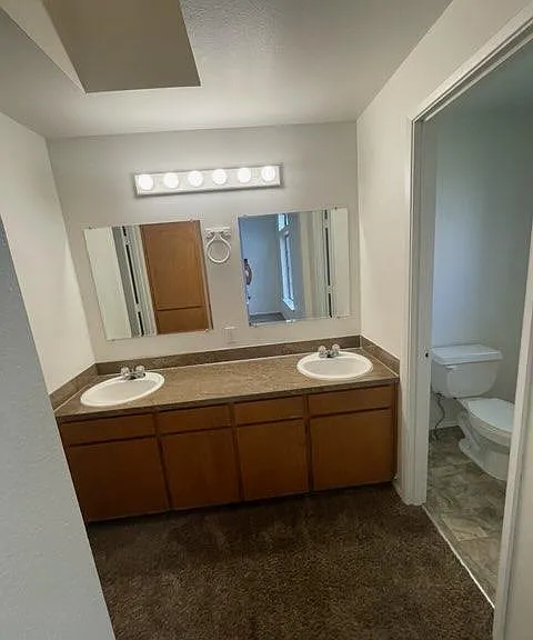 En Suite Master Bedroom Bath