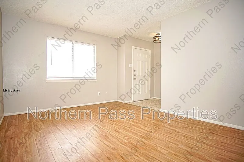 3 bed, 2.0 bath, 1070 sqft, $1,325 — Photo 4