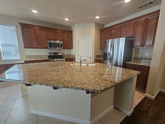 3rd image of 339 Applegate Dr