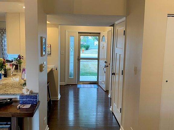 4th image of 30W355 Oakmont Dr