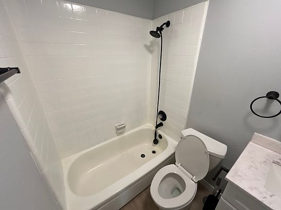 3rd image of 970 W 13th Ave APT 2