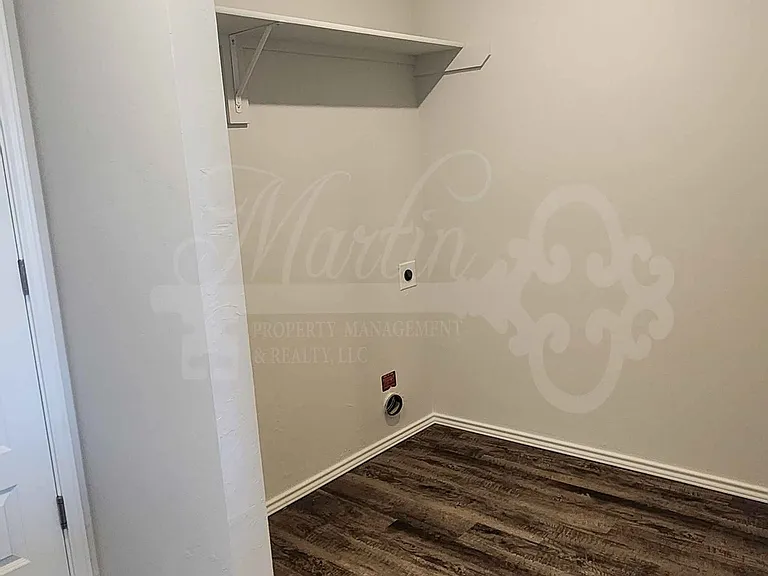 1410 Ellie Ct — Photo 16