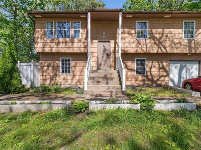 51 Howe Road, Coram, NY, 11727